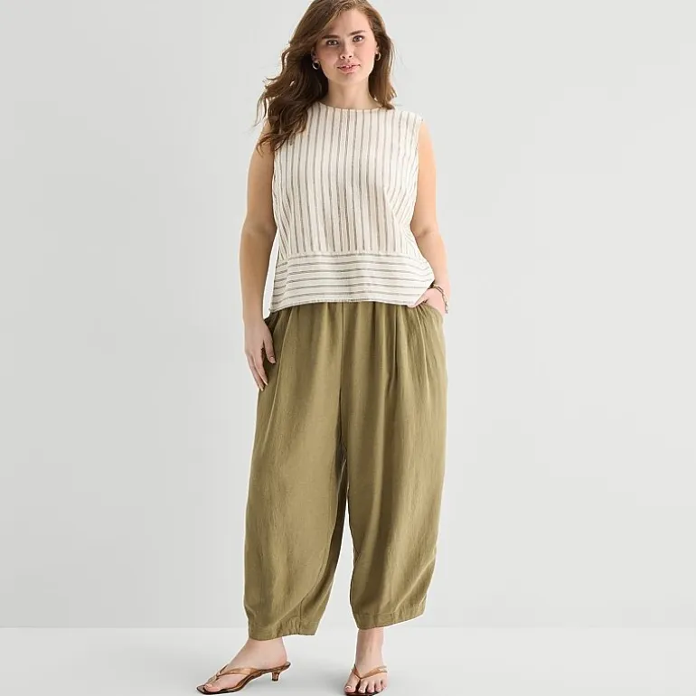 a.n.a Womens Plus Round Neck Sleeveless Blouse