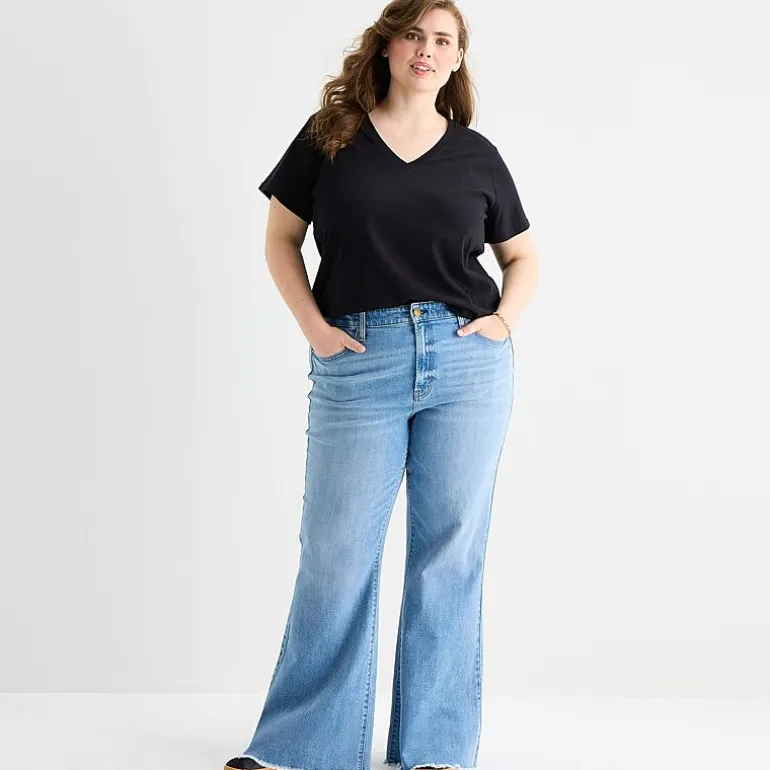 a.n.a Womens Plus V Neck Short Sleeve T-Shirt