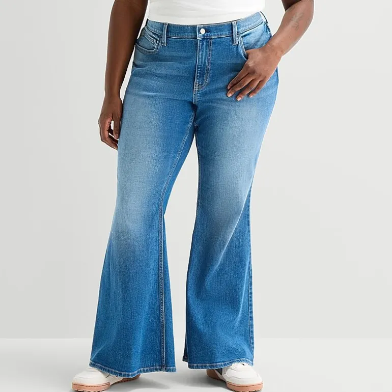 Arizona Womens Juniors Plus Low Rise Flare Leg Jean