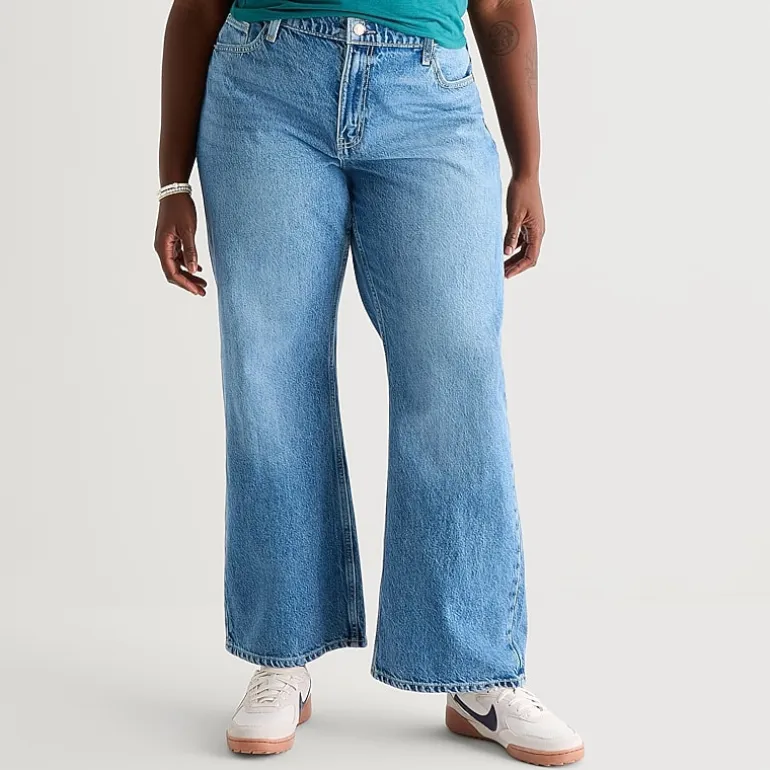 Arizona Womens Juniors Plus Low Rise Straight Leg Jean
