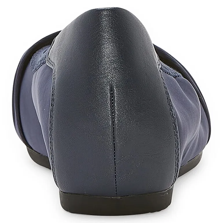 Baretraps Marcie Womens Round Closed Toe Slip-On Shoe