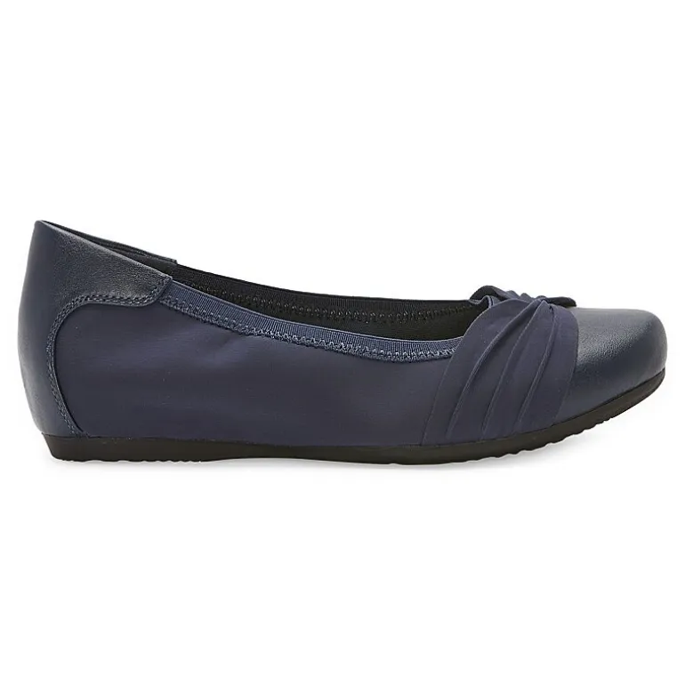Baretraps Marcie Womens Round Closed Toe Slip-On Shoe