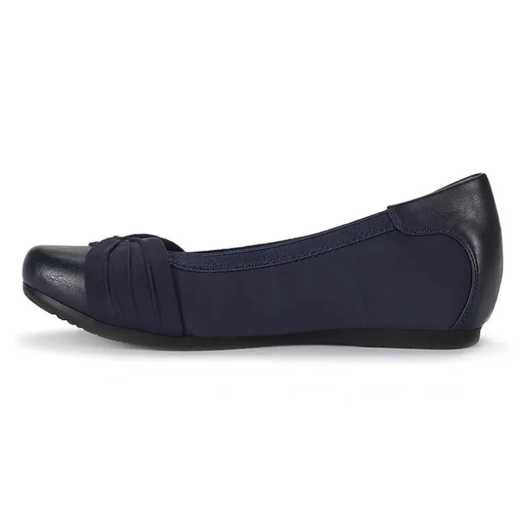 Baretraps Marcie Womens Round Closed Toe Slip-On Shoe
