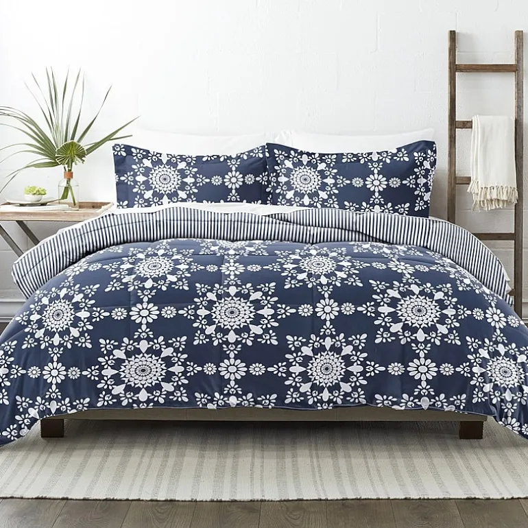 Casual Comfort Daisy Medallion Reversible Down-Alternative Comforter