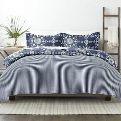 Casual Comfort Daisy Medallion Reversible Down-Alternative Comforter