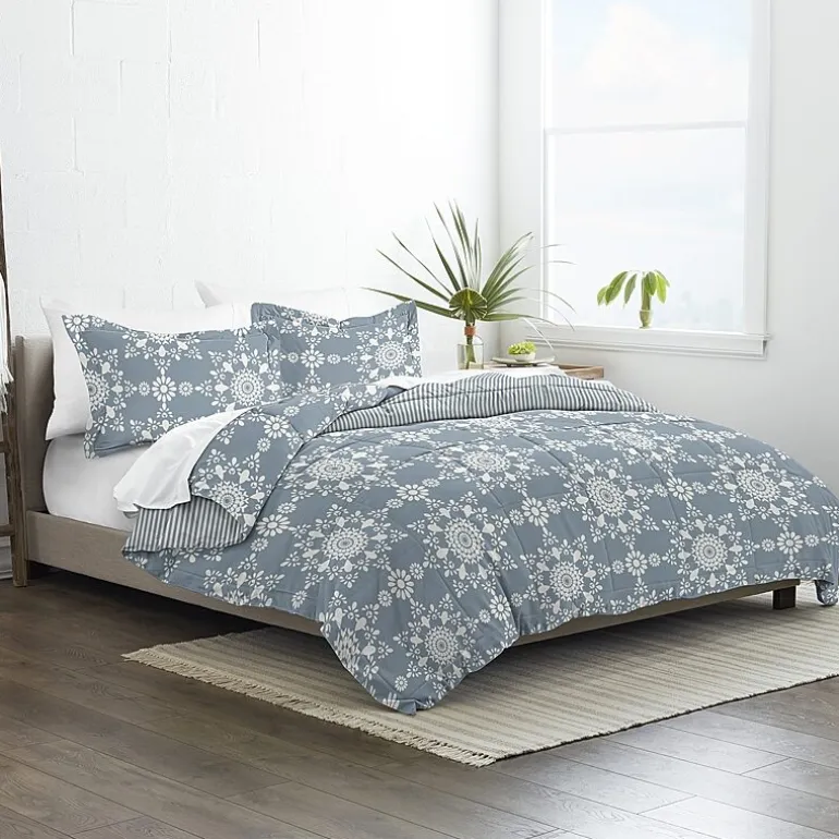 Casual Comfort Daisy Medallion Reversible Down-Alternative Comforter