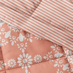 Casual Comfort Daisy Medallion Reversible Down-Alternative Comforter