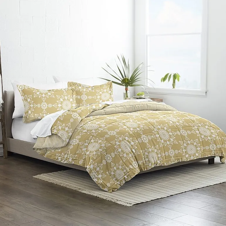 Casual Comfort Daisy Medallion Reversible Down-Alternative Comforter