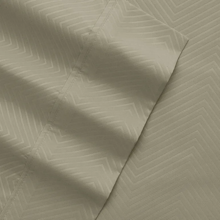Casual Comfort™ Premium Ultra Soft Chevron Microfiber Wrinkle Free Sheet Set