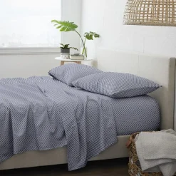 Casual Comfort™ Premium Ultra Soft Quatrefoil Pattern Microfiber Wrinkle Free Sheet Set