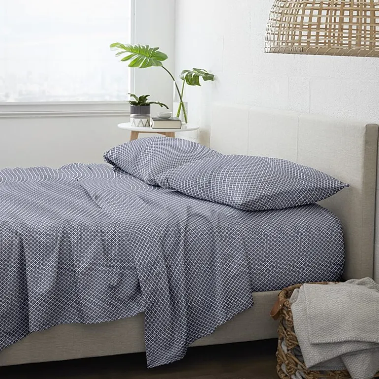 Casual Comfort™ Premium Ultra Soft Quatrefoil Pattern Microfiber Wrinkle Free Sheet Set