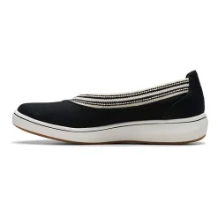 Clarks Cloudsteppers Breezesky Air Womens Round Slip-On Shoe
