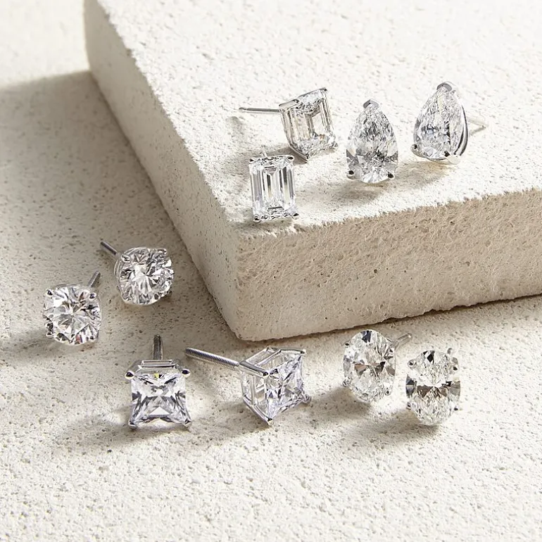 ( E-F/Si1-Si2 ) 2 CT. T.W. Lab-Grown Diamond 14K Gold 8mm Oval Stud Earrings