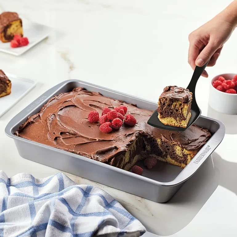 Farberware 9X13" Non-Stick Cake Pan with Lid