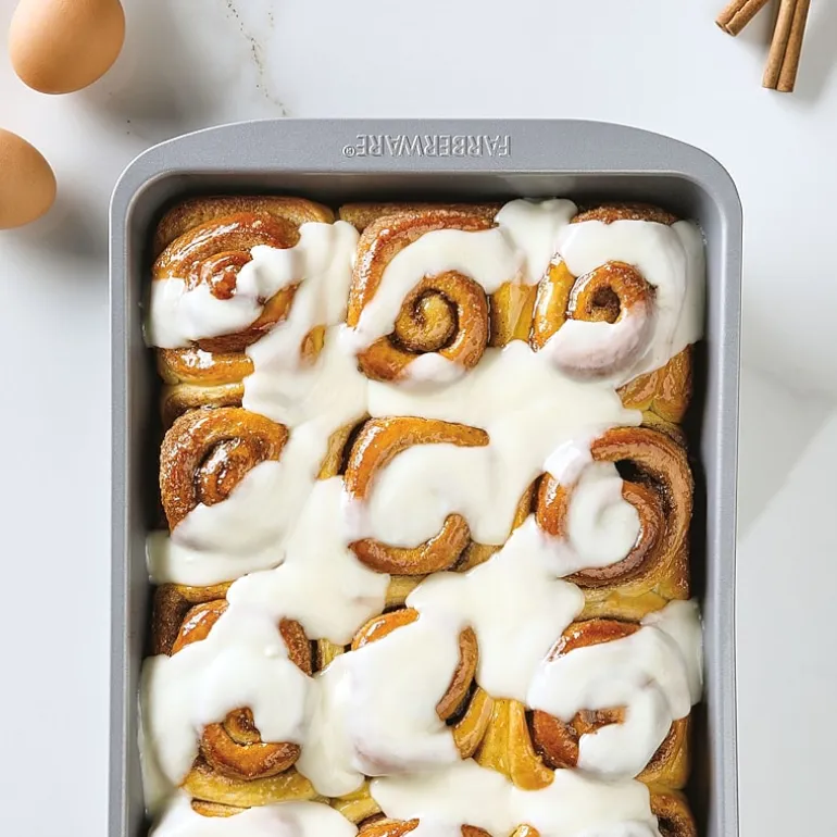 Farberware 9X13" Non-Stick Cake Pan with Lid