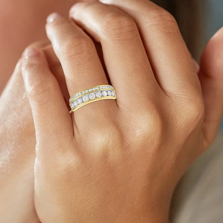 (G-H / Si-I1)) Womens 6.5MM 1 CT. T.W. Lab Grown White Diamond 10K Gold Anniversary Wedding Band