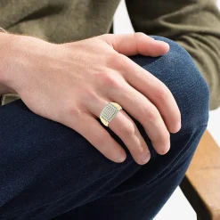 (I / I2-I3) Mens 1/2 CT. Natural White Diamond 10K Gold Fashion Ring
