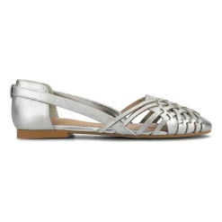 Journee Collection Ekko Womens Round Closed Toe Slip-On Shoe