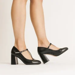Journee Collection Talani Womens Almond Closed Toe Block Heel Pumps