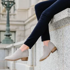 Journee Collection Womens Livvy Block Heel Booties