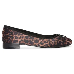 Liz Claiborne Cecil Womens Round Closed Toe Ballet Flats
