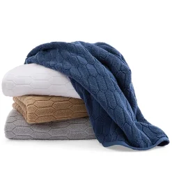 Liz Claiborne Signature Plush Textured Bath Towel