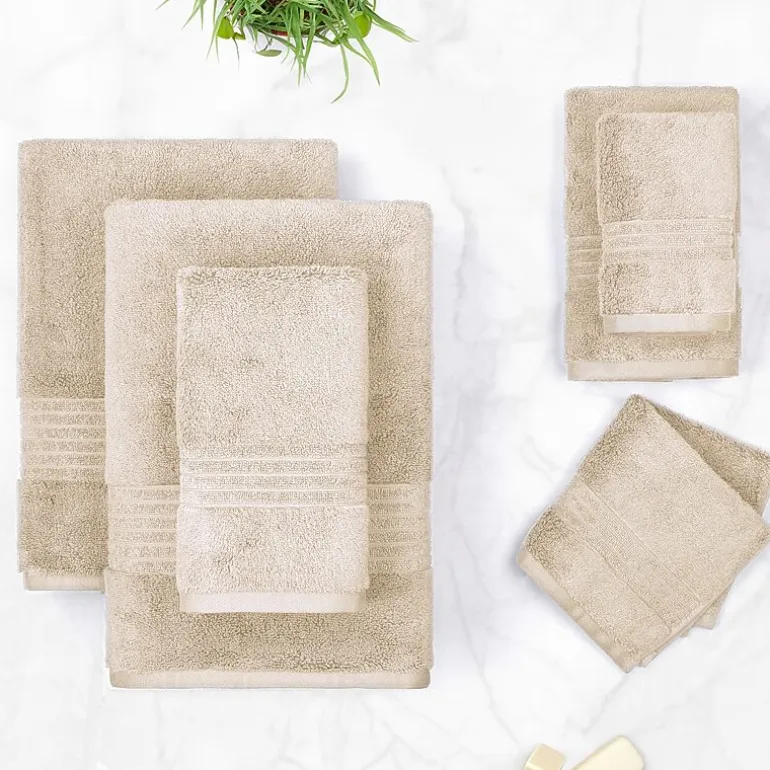 Liz Claiborne Signature Plush Bath Towel