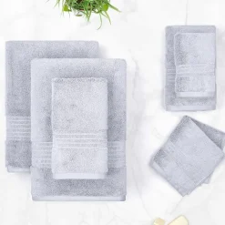 Liz Claiborne Signature Plush Bath Towel
