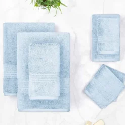 Liz Claiborne Signature Plush Bath Towel
