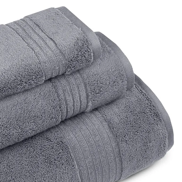 Liz Claiborne Signature Plush Bath Towel