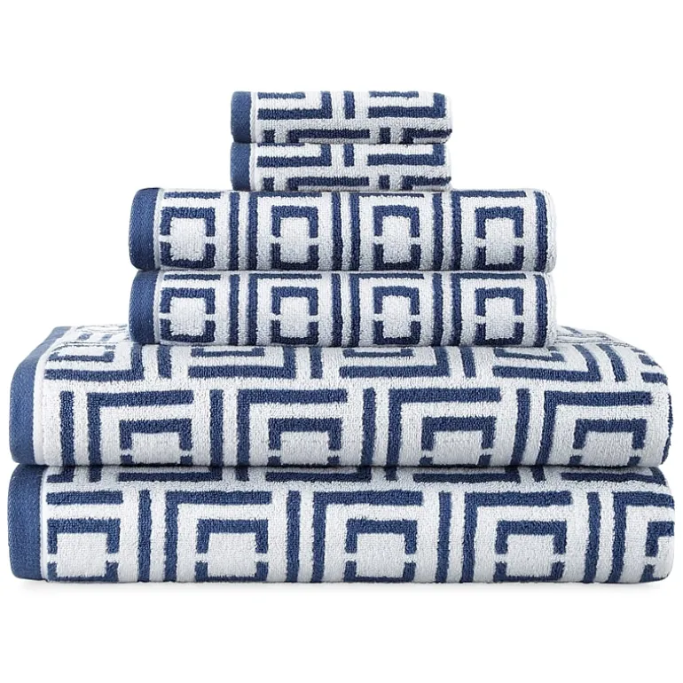 Liz Claiborne Signature Plush Logo Bath Towel