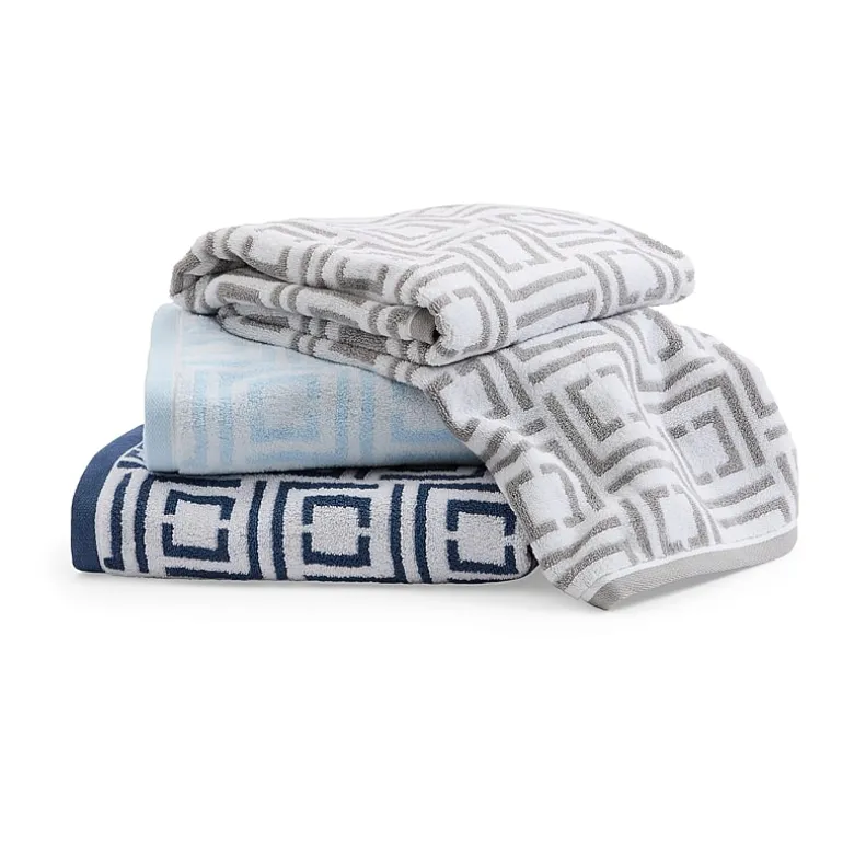 Liz Claiborne Signature Plush Logo Bath Towel