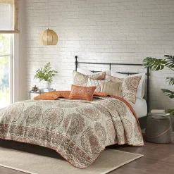 Madison Park Moraga 6-Pc Reversible Quilt Set With Throw Pillows