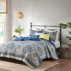 Madison Park Moraga 6-Pc Reversible Quilt Set With Throw Pillows