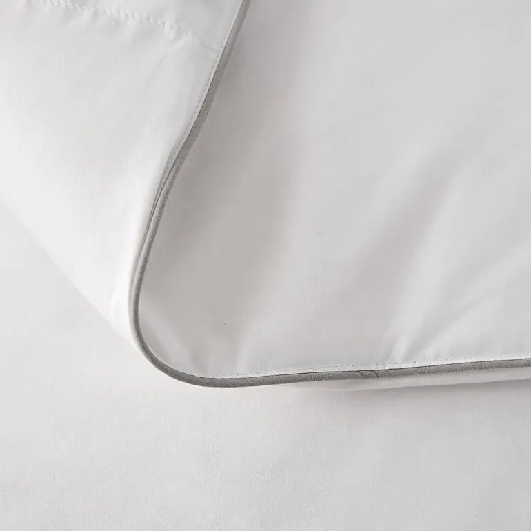 Martha Stewart Luxury Cloud Extra Warmth Down & Feather Blend Comforter