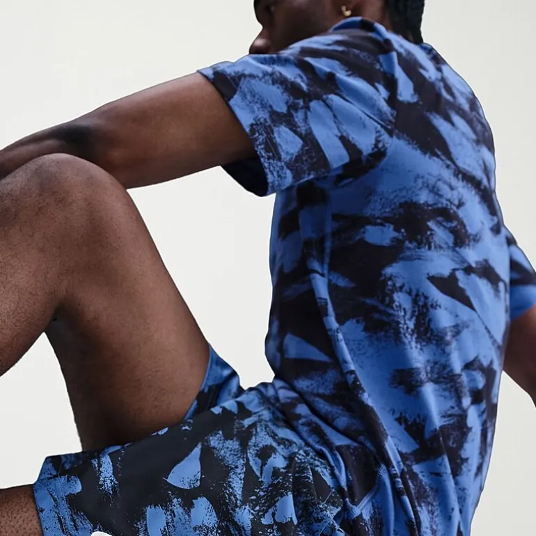 Nike Form Mens 7" Mid Rise Quick Dry Workout Shorts