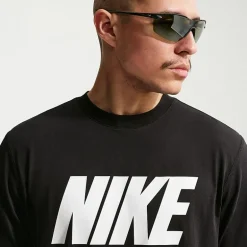 Nike Mens Round Neck Short Sleeve Classic Fit Graphic T-Shirt