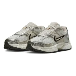 Nike V5 RNR Womens Sneakers