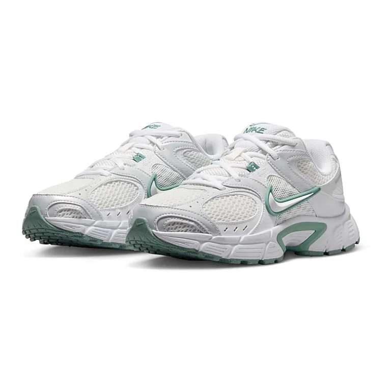 Nike V5 RNR Womens Sneakers