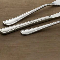 Oneida Tress 62-pc. Flatware Set