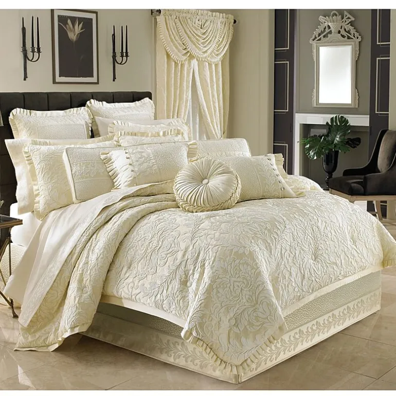 Queen Street Maddison 4-pc. Damask + Scroll Comforter Set