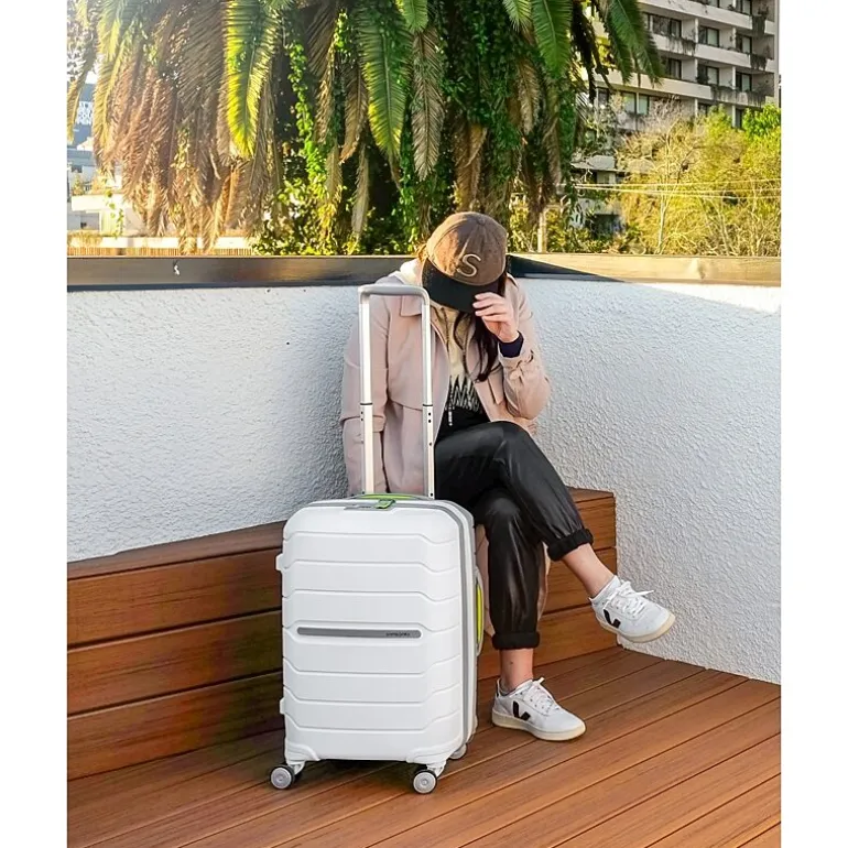 Samsonite Freeform 24 Inch Hardside Expandable Checked Spinner Luggage