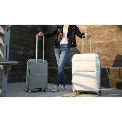 Samsonite Freeform 28 Inch Hardside Expandable Checked Spinner Luggage