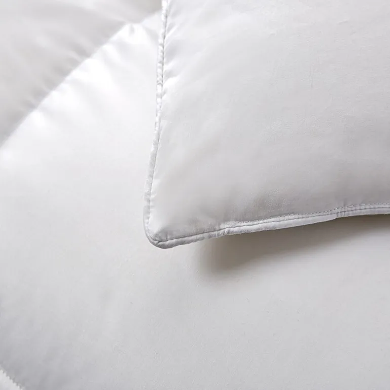Serta 300 Thread Count Light Warmth White Down Fiber Comforter