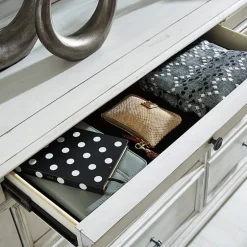 Signature Design by Ashley® Kaelyn 7-Drawer Dresser