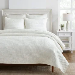 SUPERIOR® Bella Silk Handmade Luxury Quilt