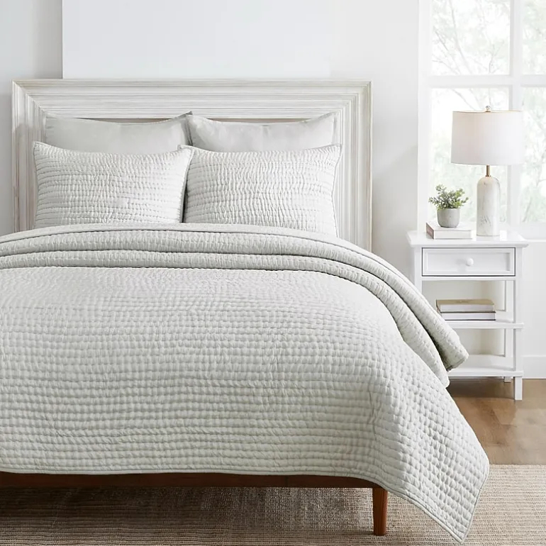 SUPERIOR® Bella Silk Handmade Luxury Quilt