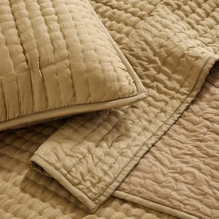 SUPERIOR® Bella Silk Handmade Luxury Quilt