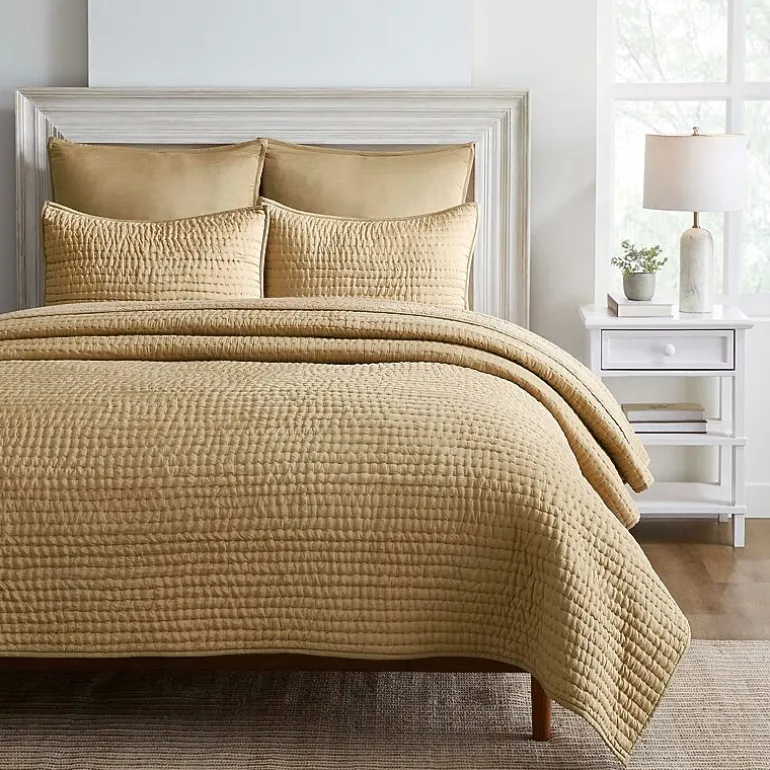 SUPERIOR® Bella Silk Handmade Luxury Quilt