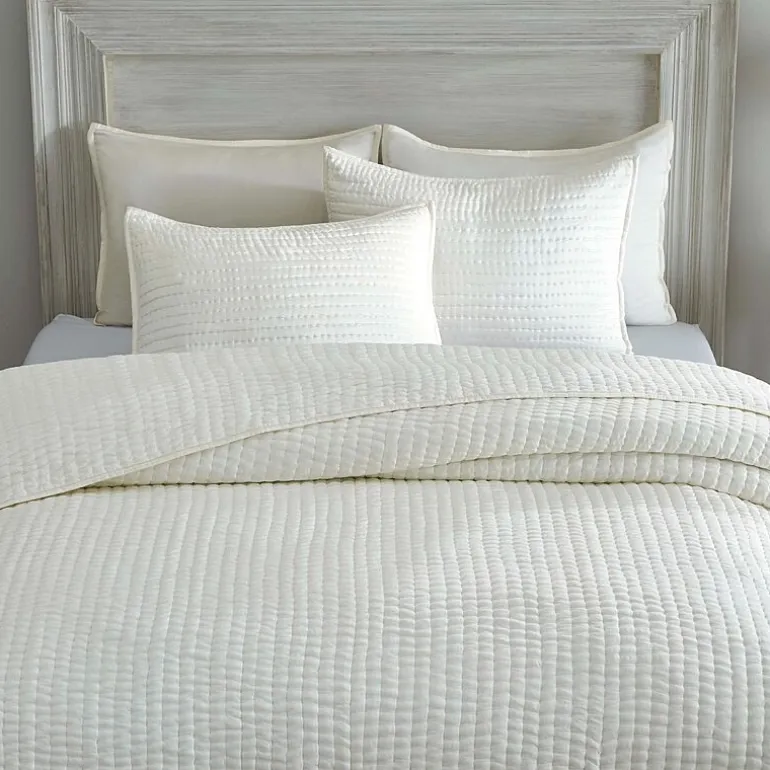 SUPERIOR® Bella Silk Handmade Luxury Quilt